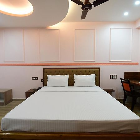 Hotel Sushree International Бхубанешвар Екстериор снимка