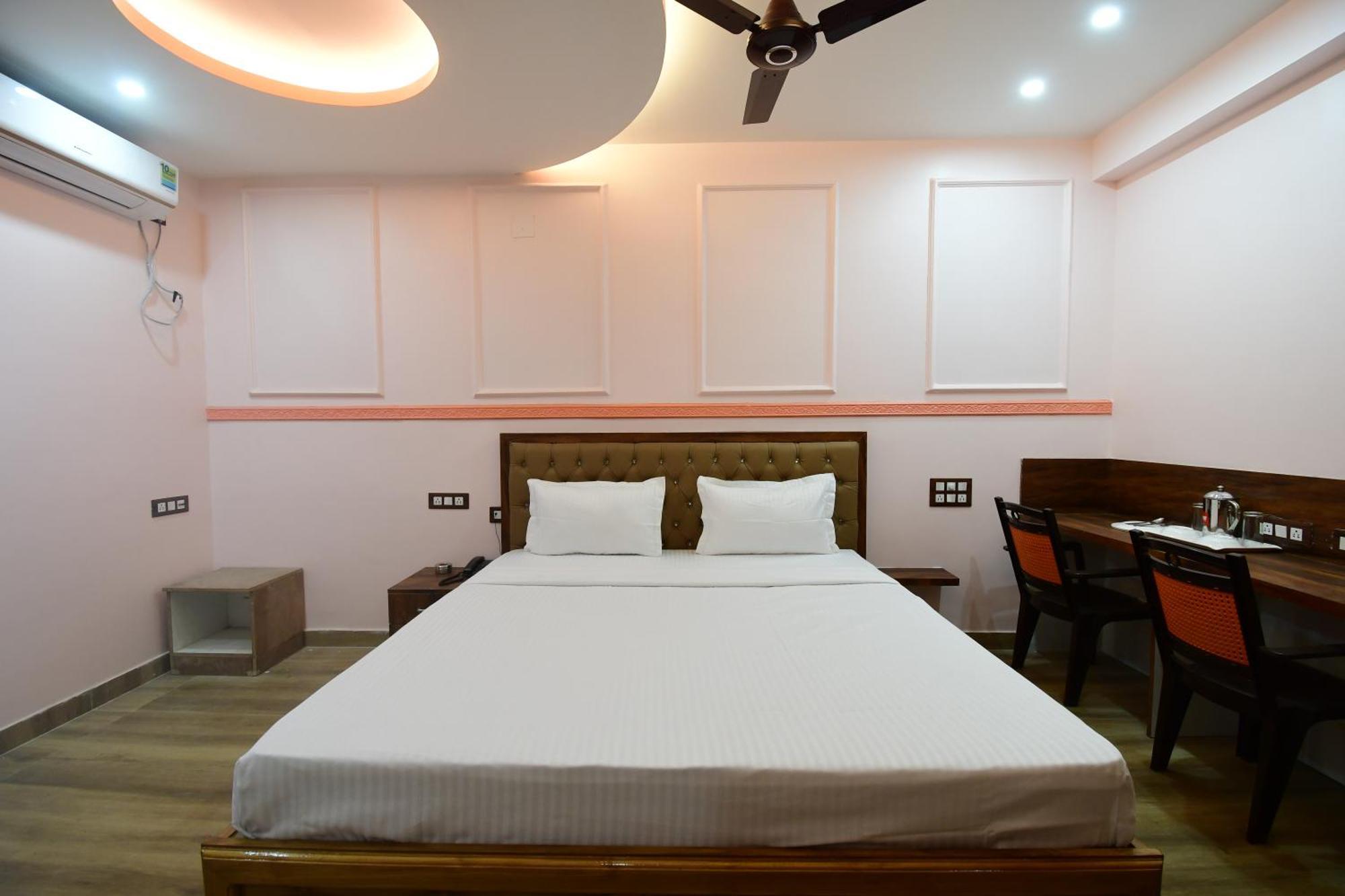 Hotel Sushree International Бхубанешвар Екстериор снимка
