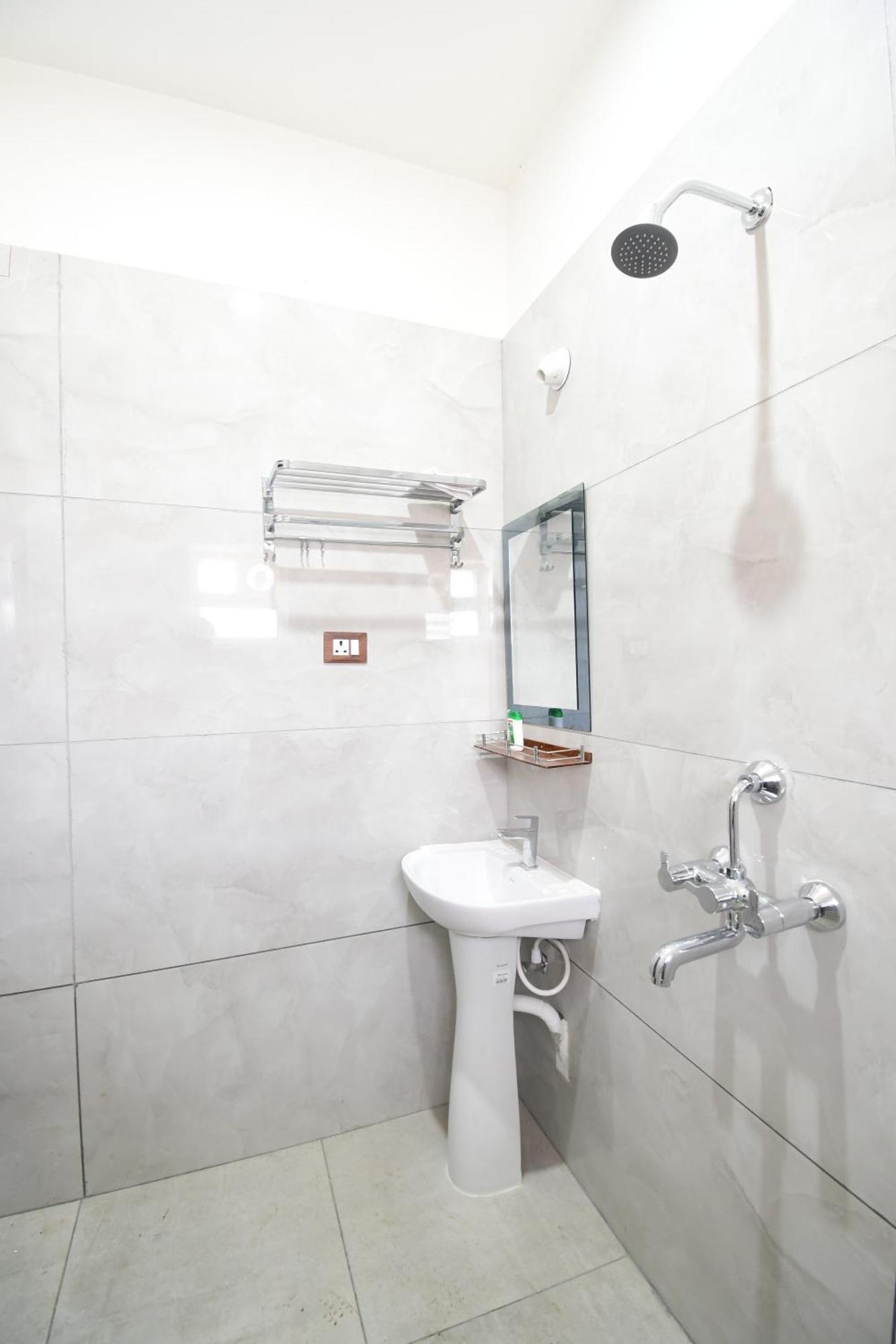 Hotel Sushree International Бхубанешвар Екстериор снимка