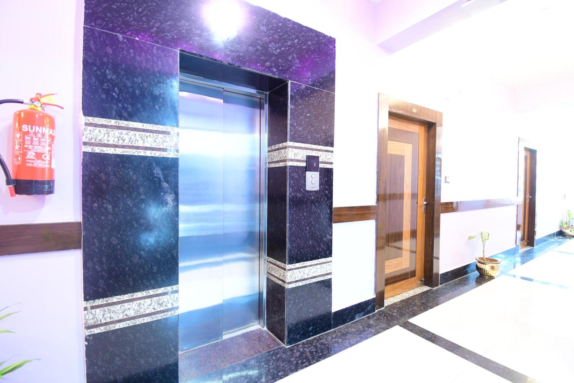 Hotel Sushree International Бхубанешвар Екстериор снимка